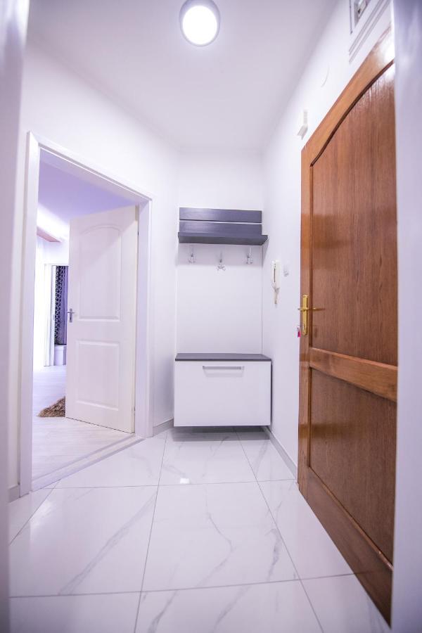 Apartman Nina II Sremska Mitrovica Luaran gambar